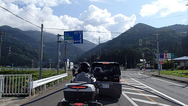 国道２８２号線方面へ左折